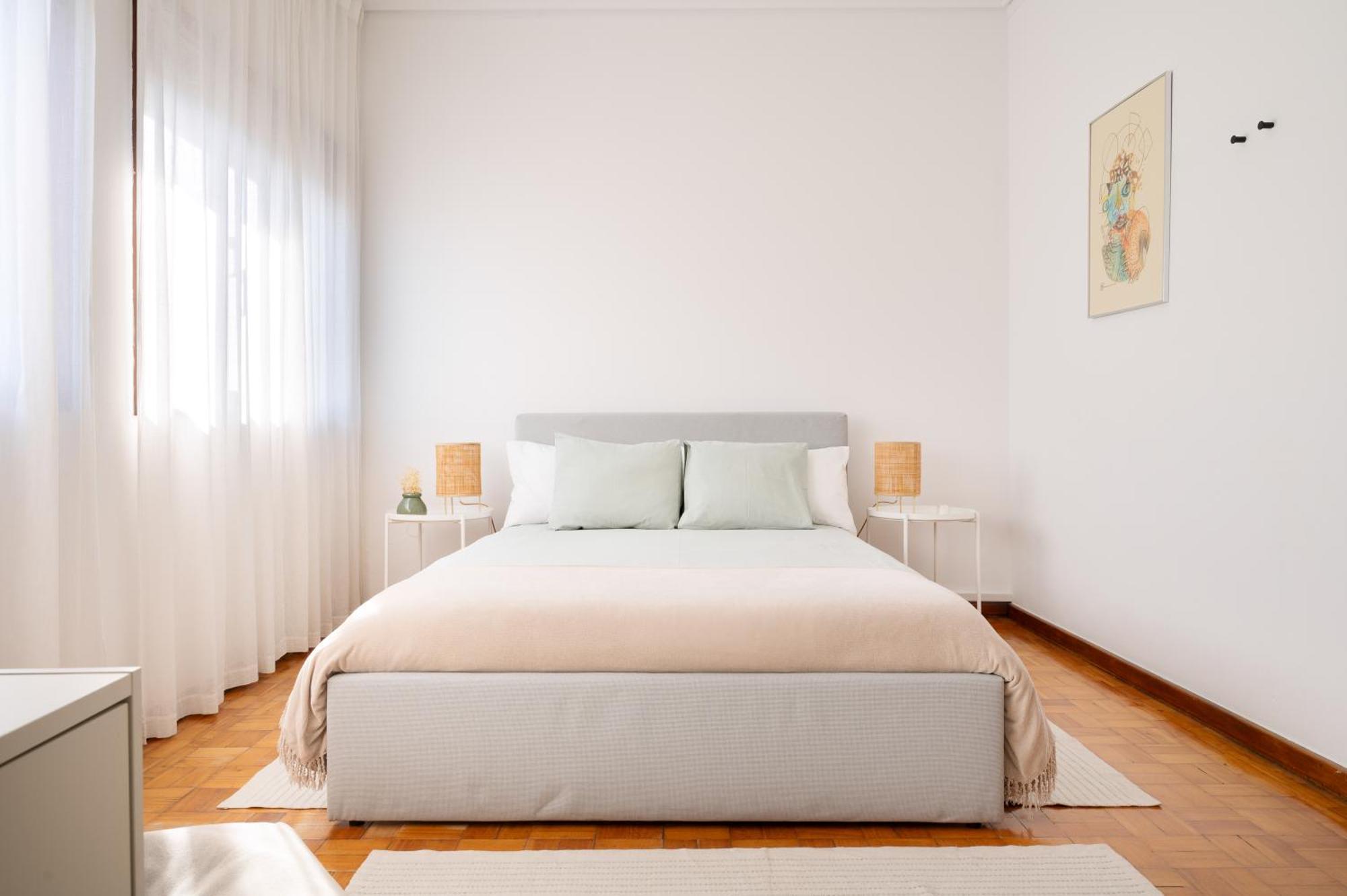 Апартаменты ! Bright 2Br Hammock Flat ! Praca Da Republica Порту Экстерьер фото