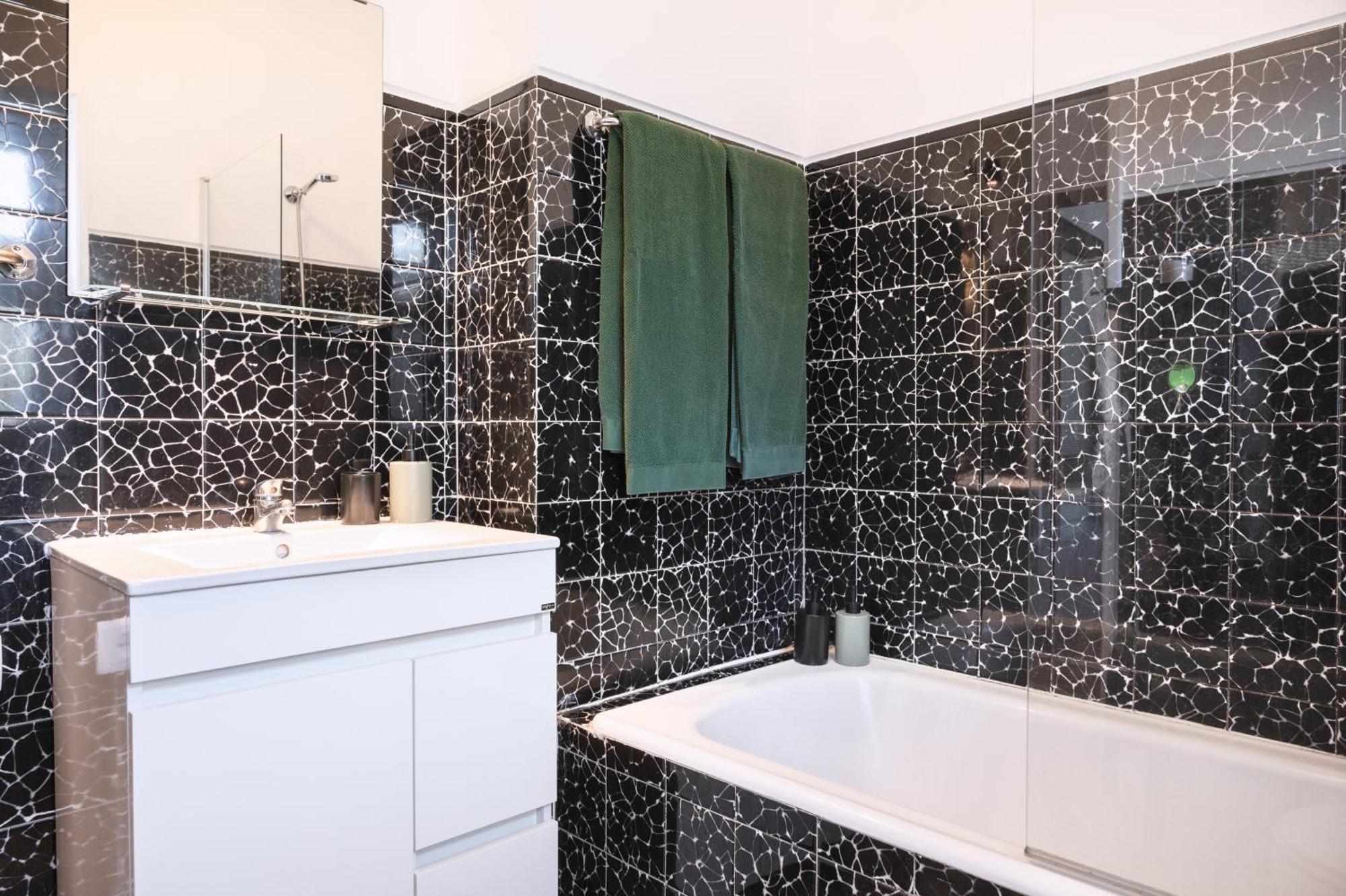 Апартаменты ! Bright 2Br Hammock Flat ! Praca Da Republica Порту Экстерьер фото